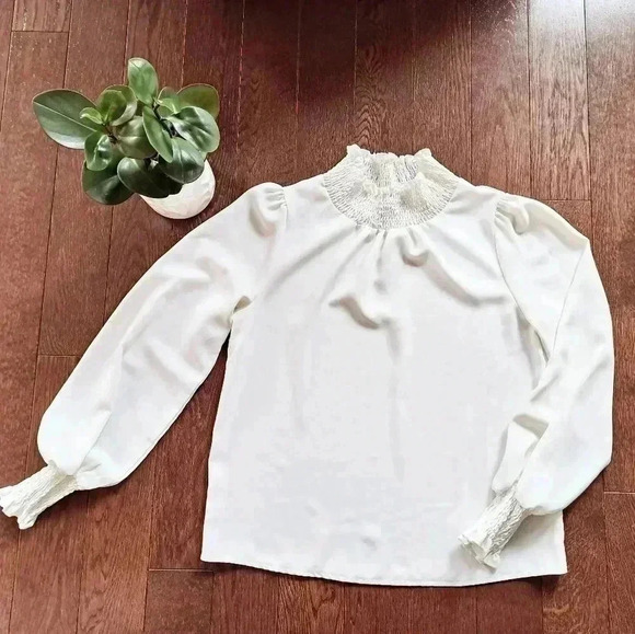 ❤️ Beautiful Shein Cream Long Sleeved Blouse Size XS - Picture 1 of 8